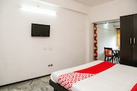 OYO Hotel Holiday Home