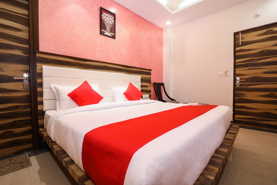 OYO 15556 Hotel Wind Palace, Hawa Mahal, Jaipur