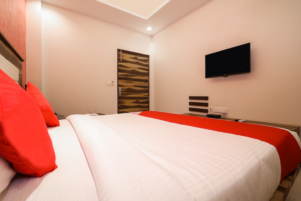 OYO 15556 Hotel Wind Palace, Hawa Mahal, Jaipur