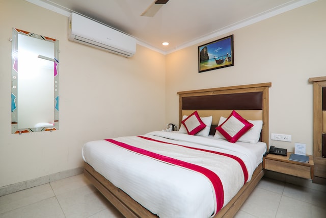 OYO Hotel Amar International Near Gurudwara Shri Bangla Sahib