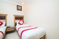 OYO Hotel Amar International Near Gurudwara Shri Bangla Sahib