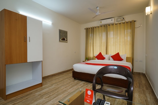 OYO Caprice Residency, South