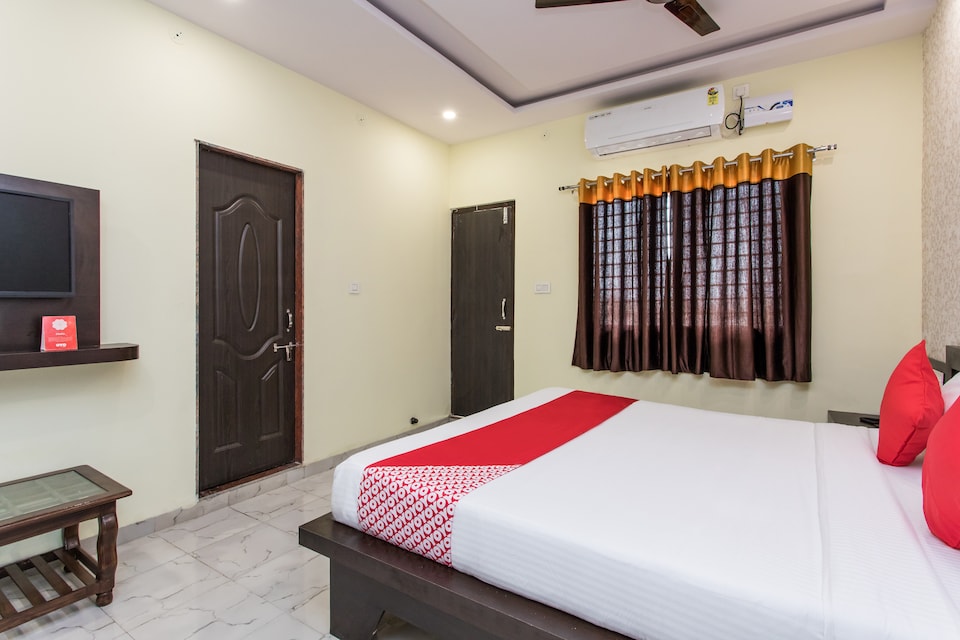 OYO 15580 Hotel Lavish, Pithampur, Pithampur