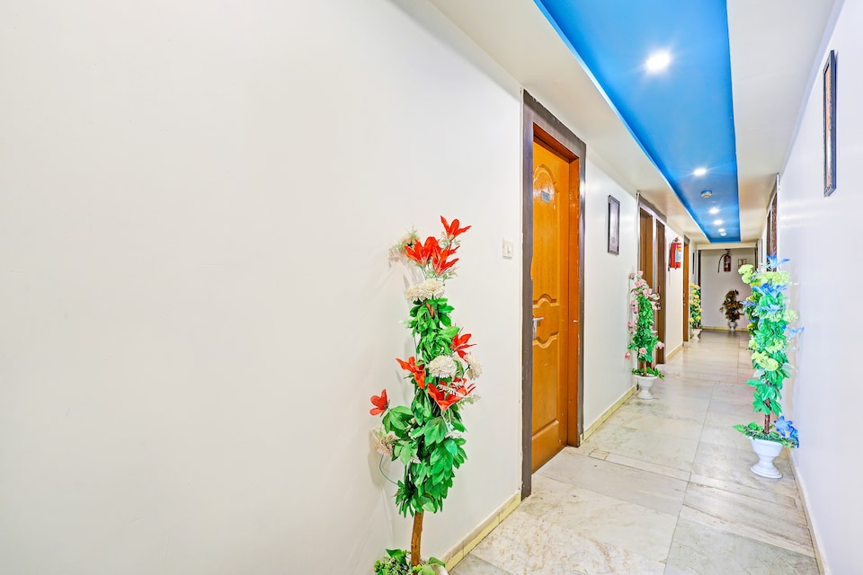Hotel O Rajshree , Ashram Road Ahmedabad, अहमदाबाद