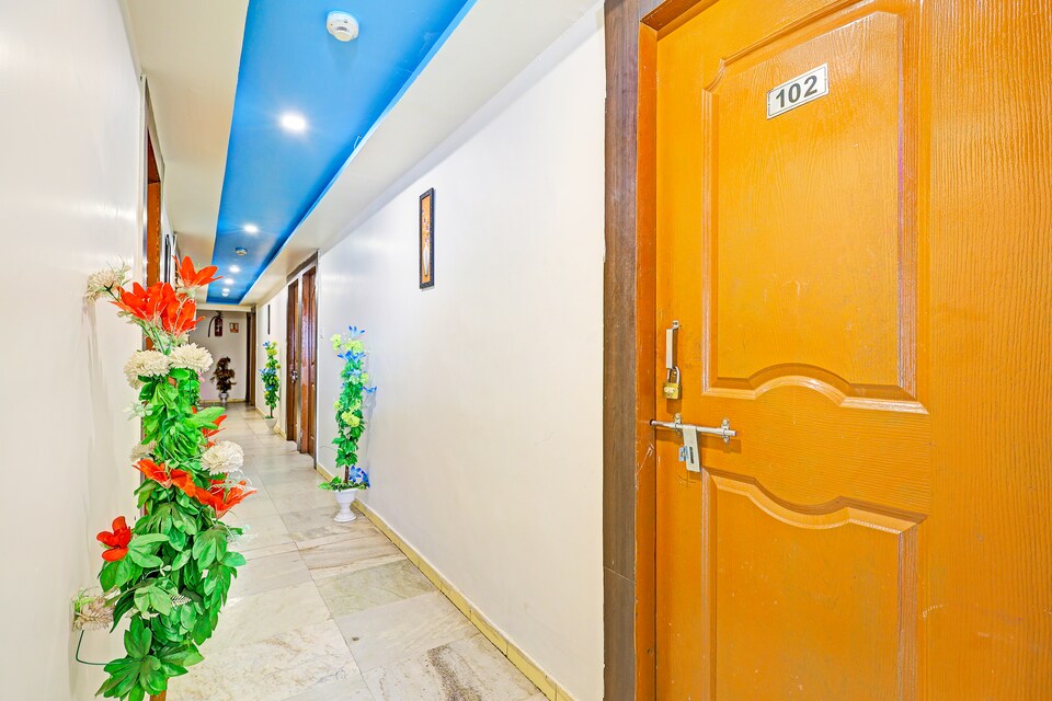 Hotel O Rajshree , Ashram Road Ahmedabad, अहमदाबाद
