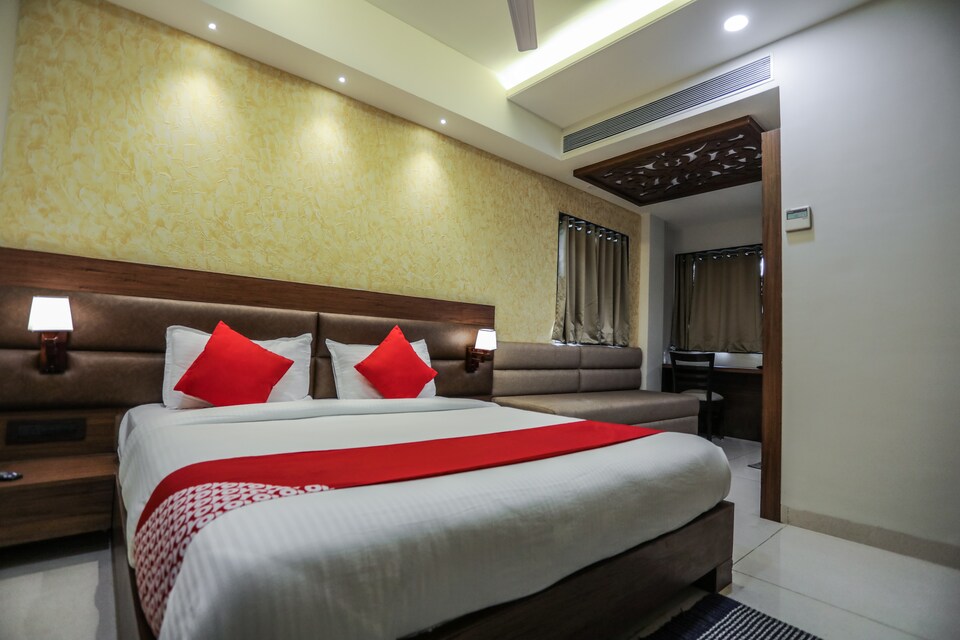 Capital O 15604 La Pearl, Hoshangabad Road, Bhopal