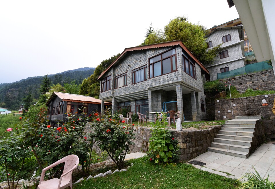 OYO Home 15642 Luxurious Family Stay, Kanyal Road, Manali