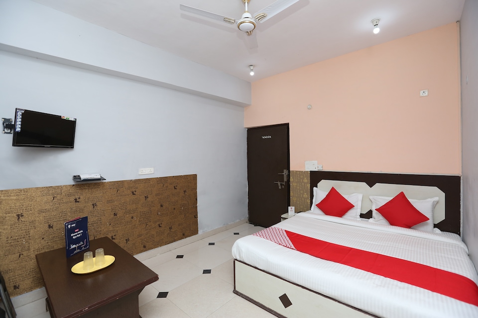 OYO 15658 Maheshwaram Guesthouse, Mathura, Mathura