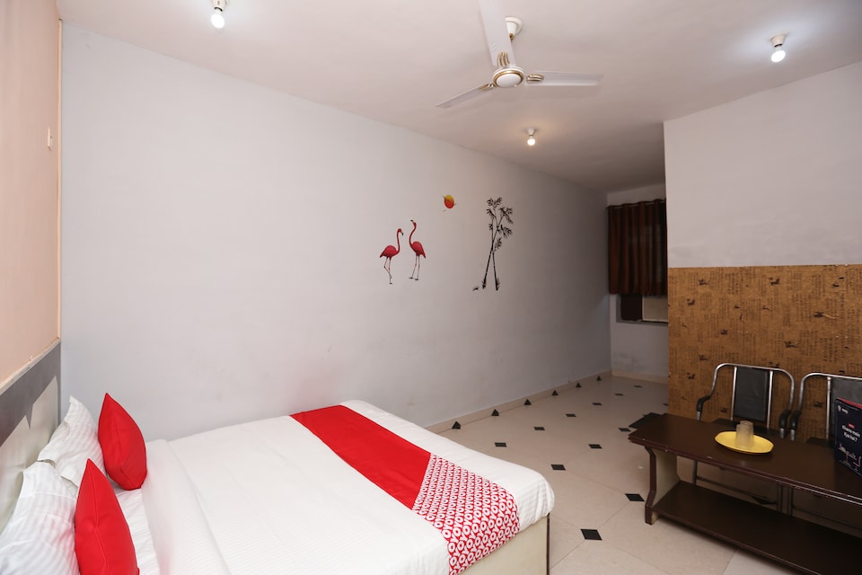 OYO 15658 Maheshwaram Guesthouse, Mathura, Mathura