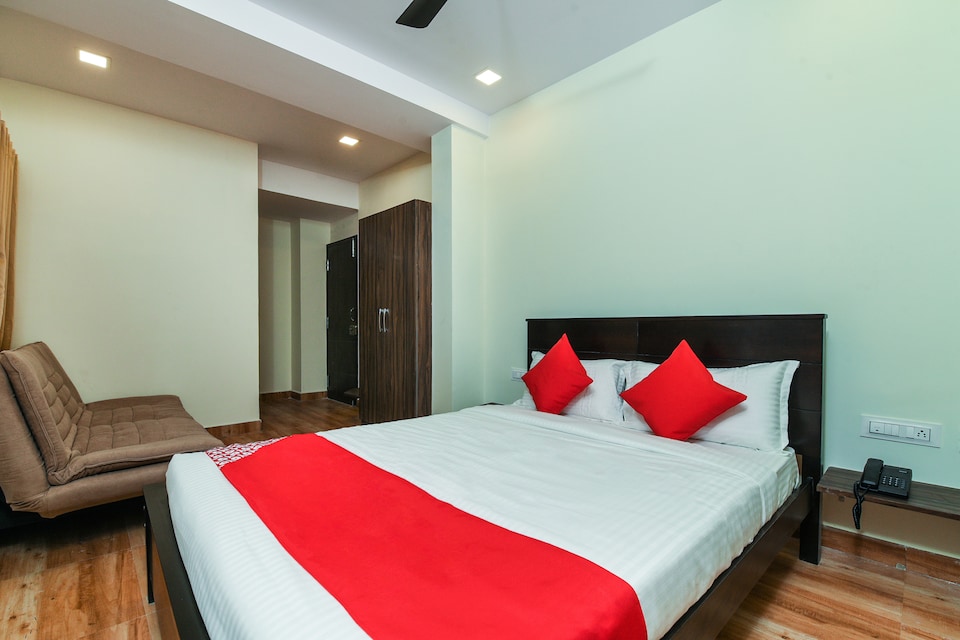 OYO 15662 Akshaya Bheemaas Inn  OYO Rooms Vijayawada  Book    1235 OYO