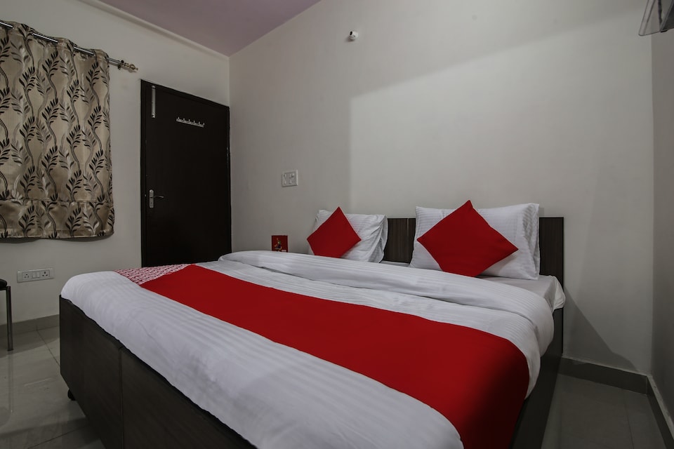 OYO 15668 Hotel Heaven Inn, Lajpat Nagar Delhi, Delhi