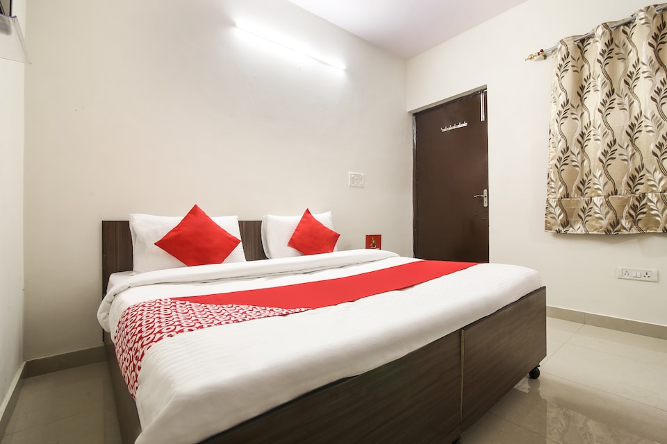 OYO 15668 Hotel Heaven Inn, Lajpat Nagar Delhi, Delhi