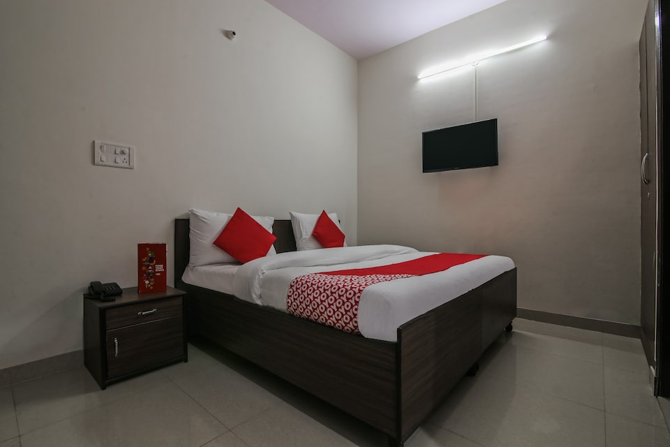 OYO 15668 Hotel Heaven Inn, Lajpat Nagar Delhi, Delhi