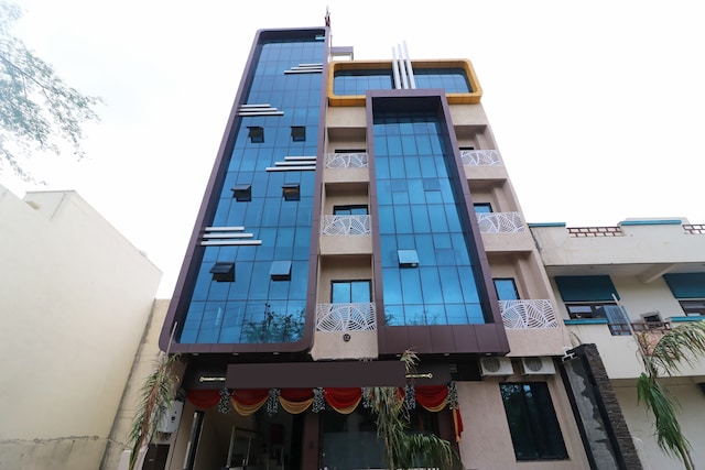 Capital O Hotel Jalsa Dlx