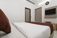 OYO Red Inn Near Leisure Valley Park