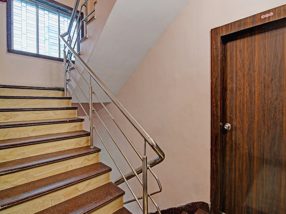 Hotel O Dash Living, VIP Road Kolkata, Kolkata