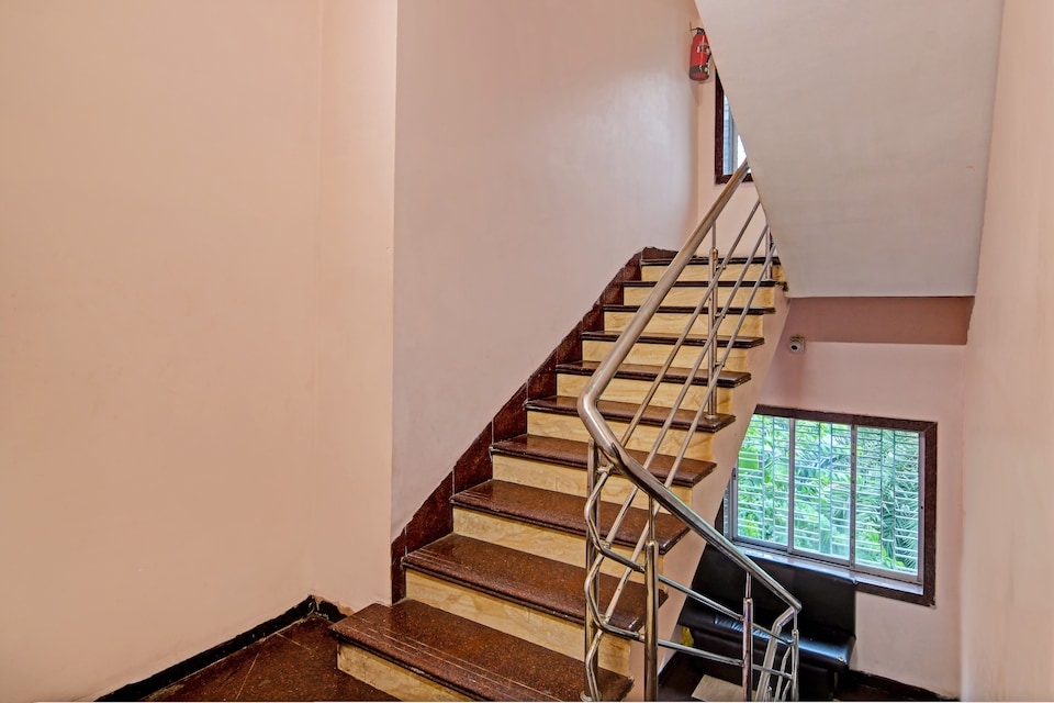 Hotel O Dash Living, VIP Road Kolkata, Kolkata