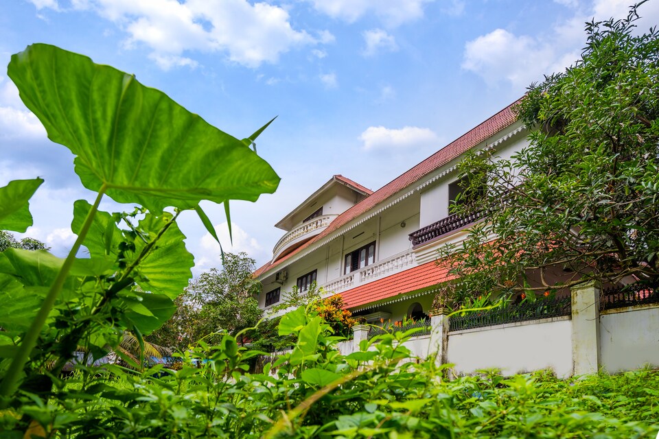 OYO Home 15726 Spacious Stay, Angamaly Airport, Kochi