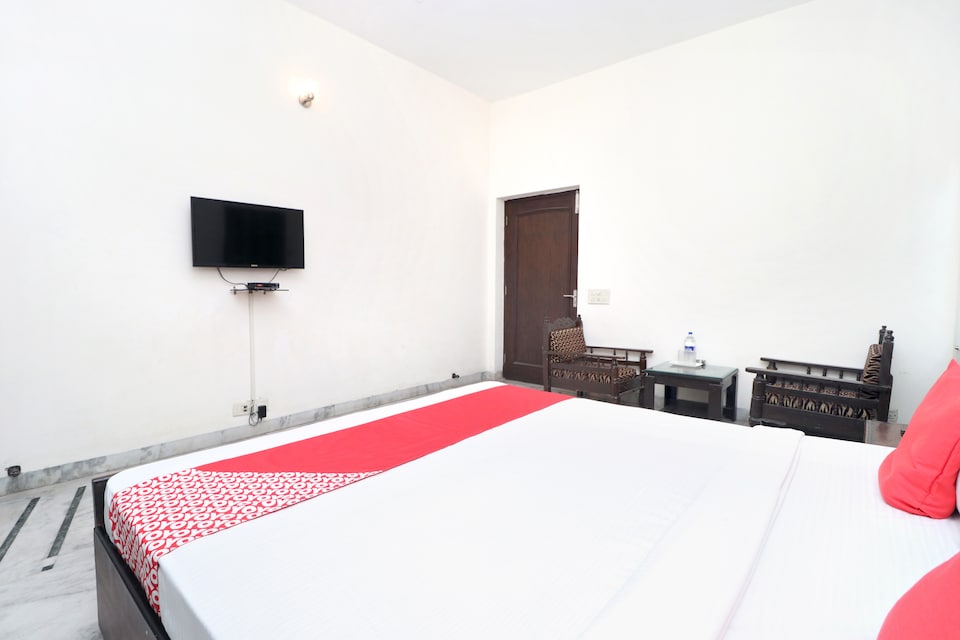 OYO 15728 The Shradha Guest House, Panchkula, Panchkula