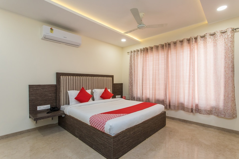 OYO 15730 Ss Regency Anmex, radission square, Indore