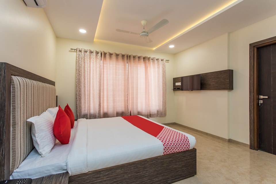 OYO 15730 Ss Regency Anmex, radission square, Indore