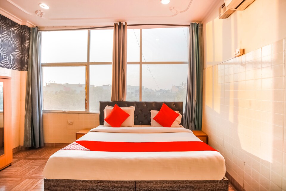 OYO 15737 Hotel Luxbury Inn, Old Gurgaon, Gurgaon