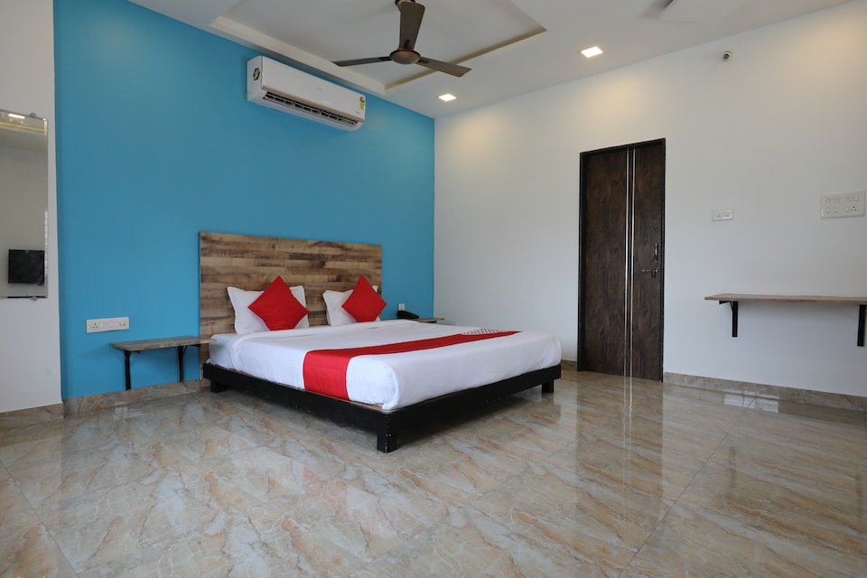 OYO 15743 Indore Inn, Bapat Squre, Indore