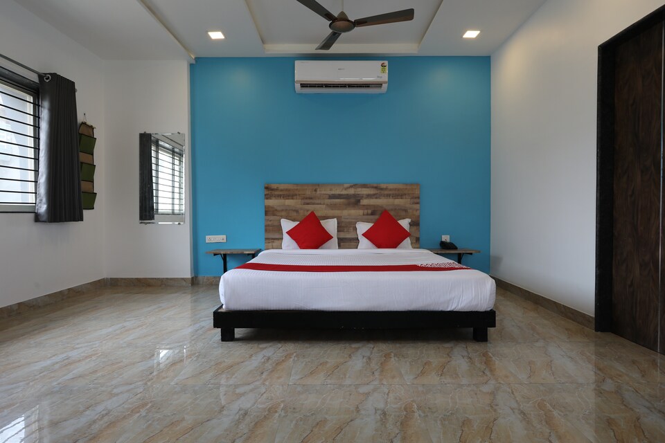 OYO 15743 Indore Inn, Bapat Squre, Indore