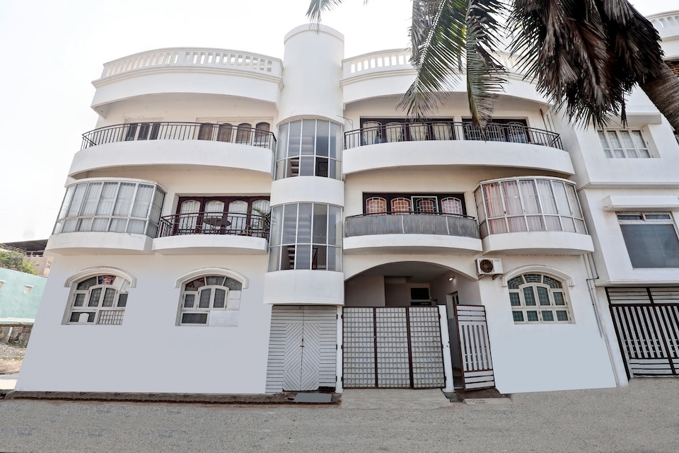 OYO 15755 Cozy 2BHK, Pondicherry City Centre, Pondicherry