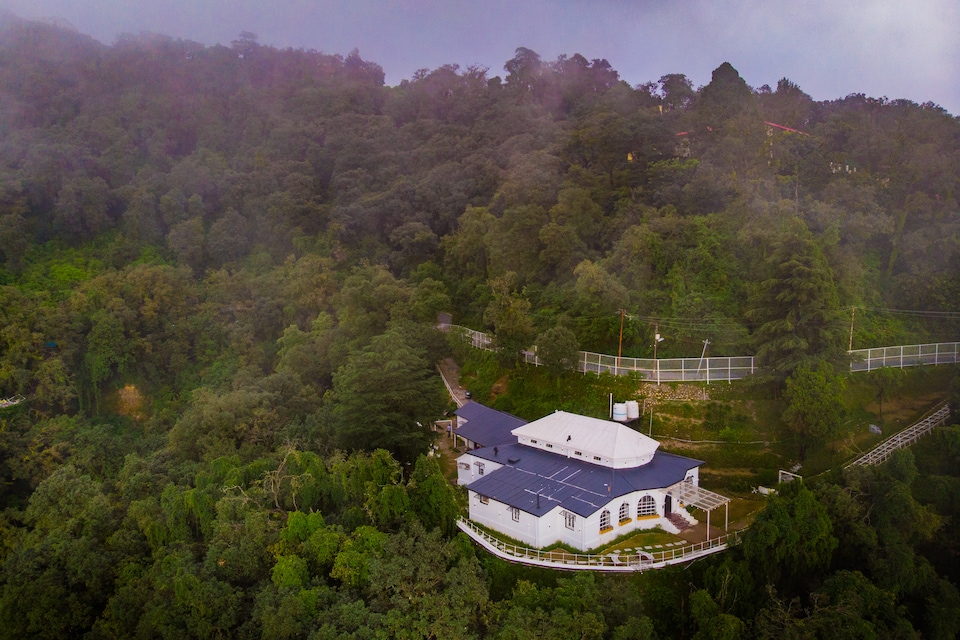 OYO Home 15780 Palatial 2bhk, Picture palace Mussoorie, Mussoorie