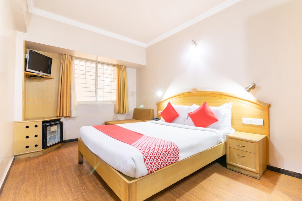 OYO 15781 Shree Adiga Residency, Majestic Bangalore, Bangalore