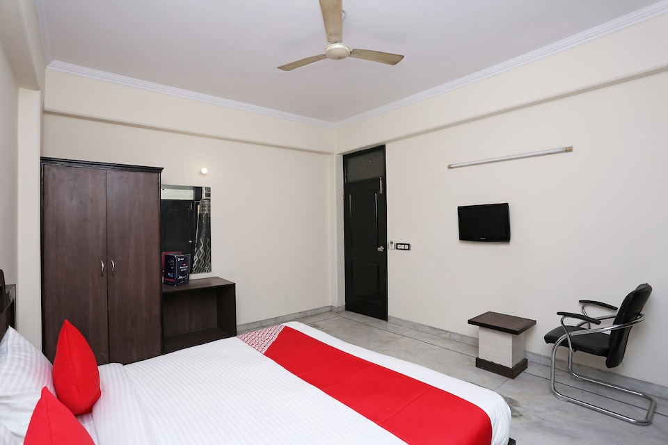 OYO Flagship 15784 Bus Stand, Old Gurgaon, Gurgaon