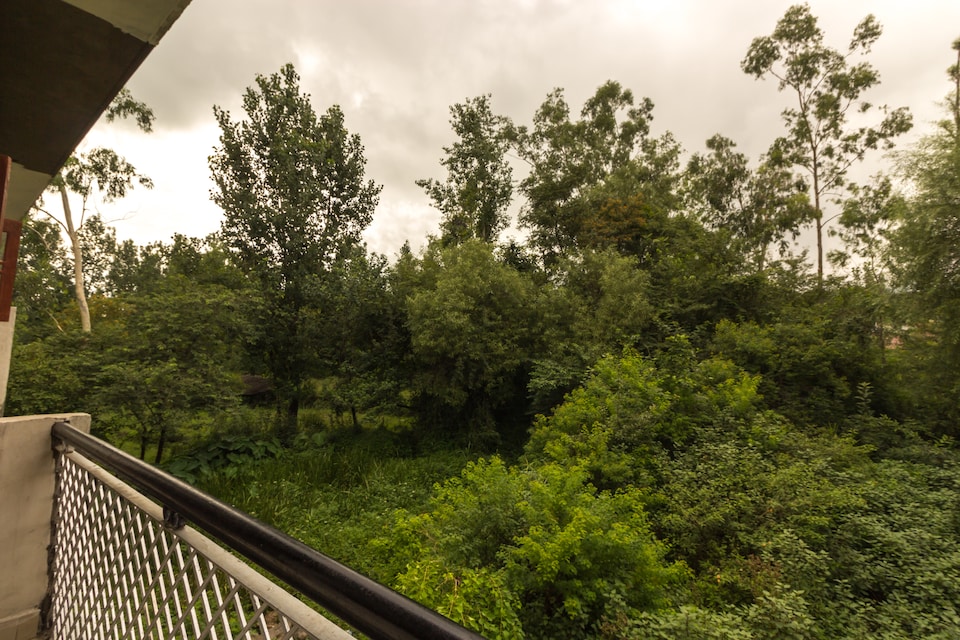 OYO Home 15790 Peaceful Singh Villa 2bhk, Dharamshala, Dharamshala