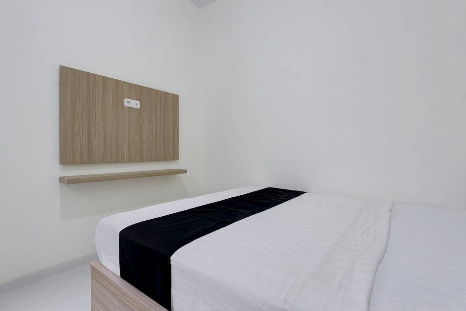 Collection O near Terminal Tirtonadi formerly Blessing Inn, Solo, Solo