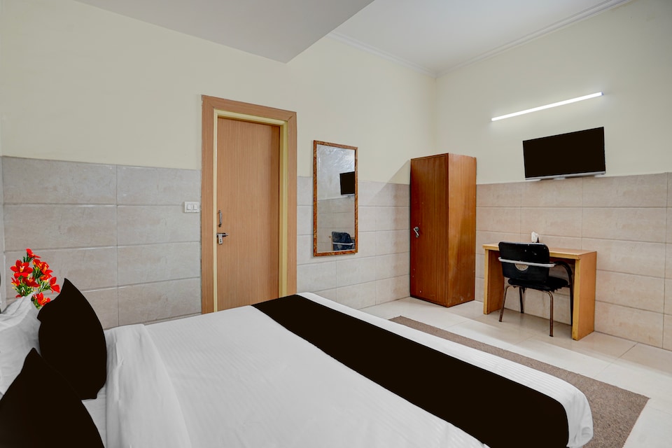 Hotel O Sector 63 Noida Formerly Daya Inn, Noida City, Noida