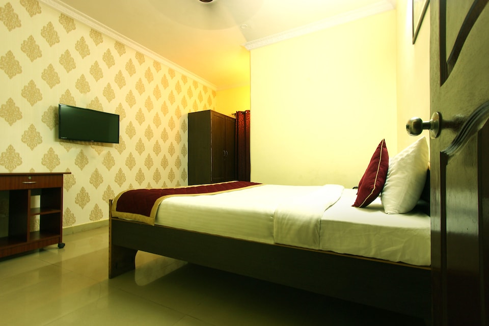 OYO 523 Hotel Venkat Presidency, Tumkur Road, Bangalore