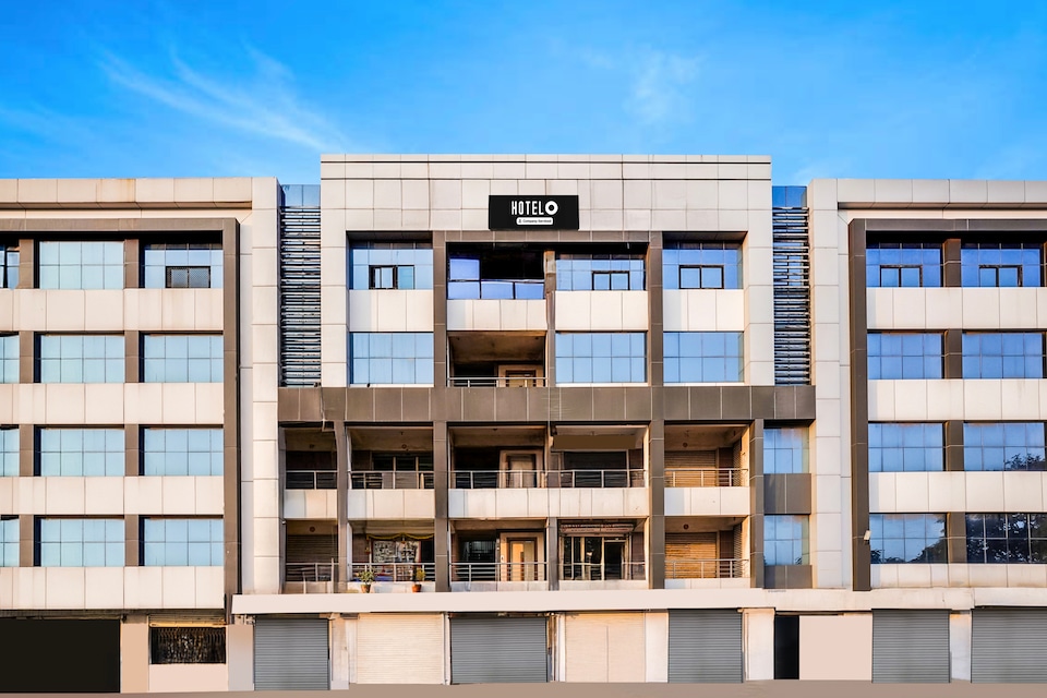 Hotel O Vanya Palace, SG Highway Ahmedabad, Ahmedabad