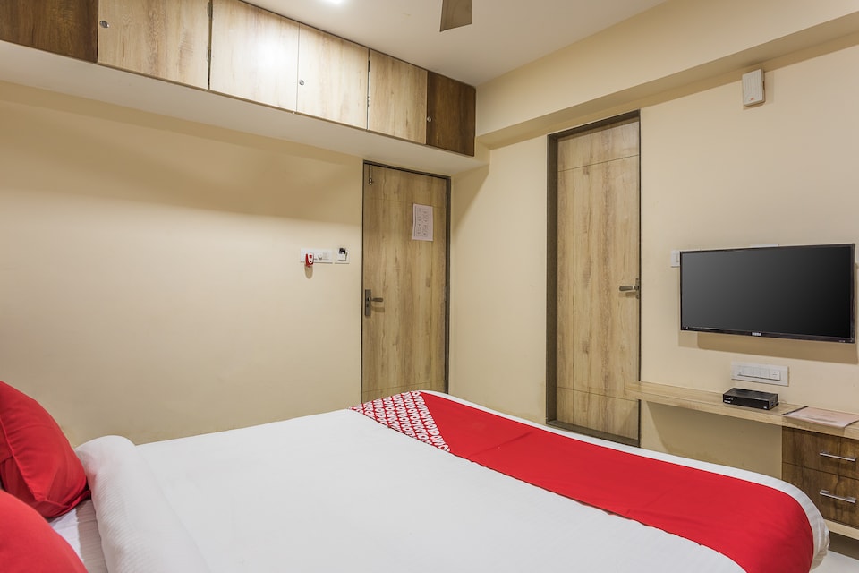 Capital O 15855 The Tripti, Vijay Nagar Indore, इंदौर