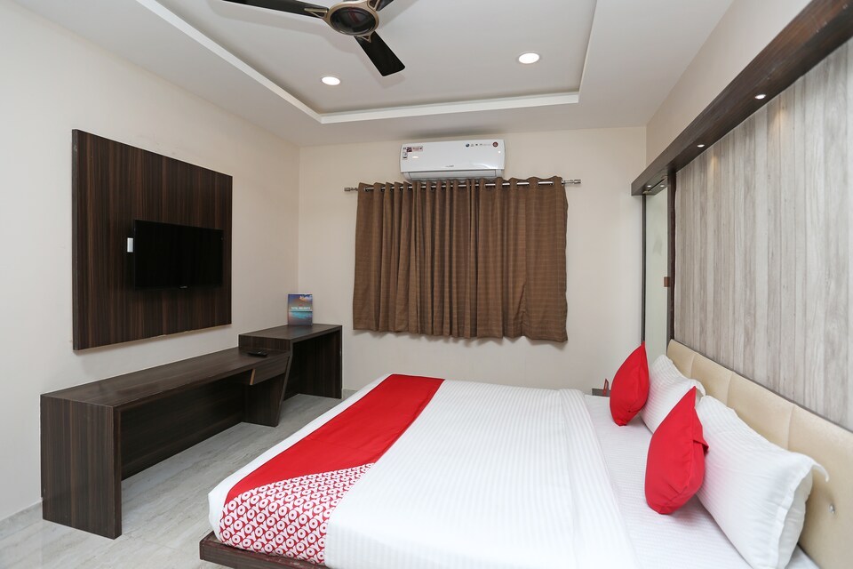 OYO 15861 Hotel Shivganga Comfort Zone, Airport Road - Raipur, Raipur