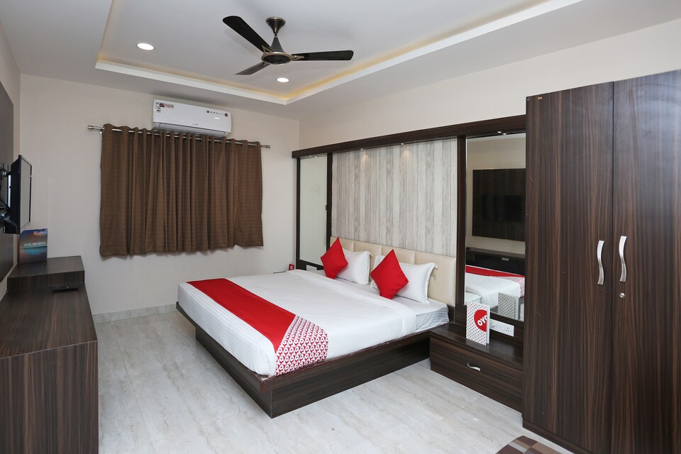 OYO 15861 Hotel Shivganga Comfort Zone, Airport Road - Raipur, Raipur