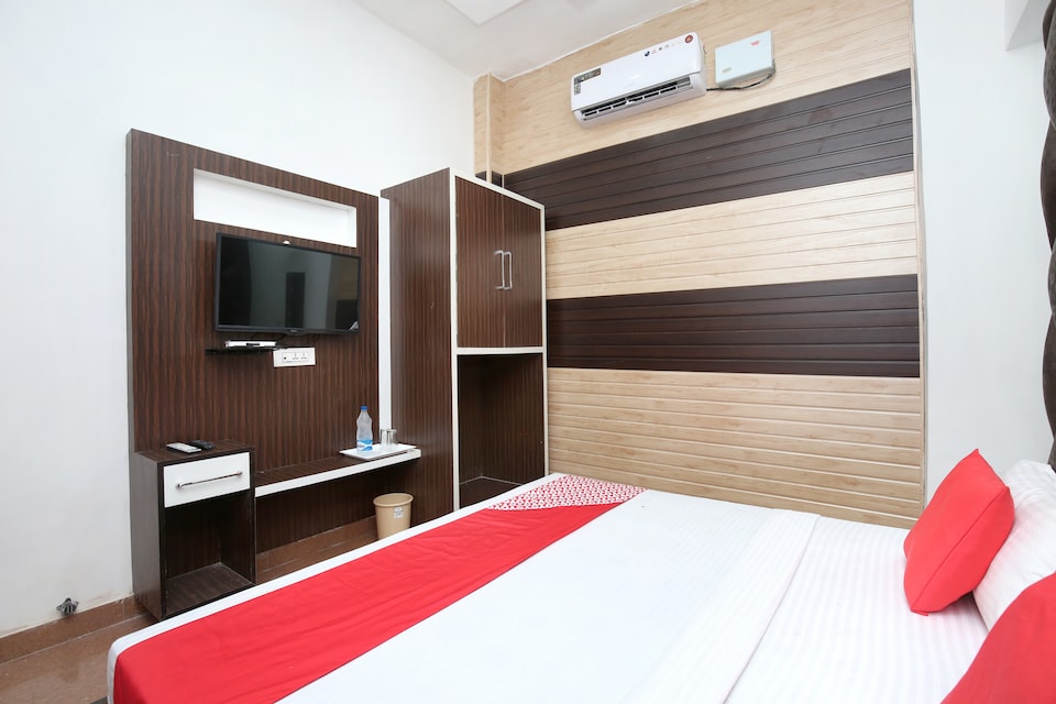 OYO 15863 Hotel Royal Vij, Amritsar Bus Stand, Amritsar