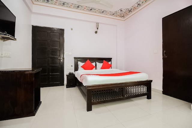 OYO Hotel Jal Mahal Haveli