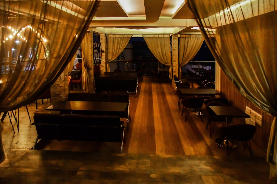 OYO 15921 Hotel Golden Rock, Pimpri Pune, Pune