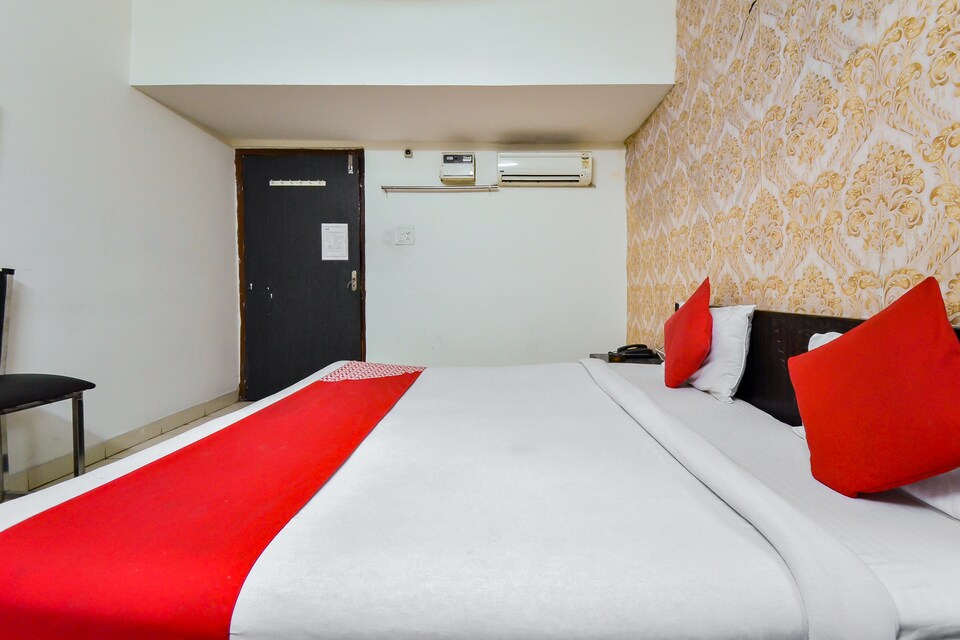 OYO 15933 Hotel V Square, Lashkar, Gwalior