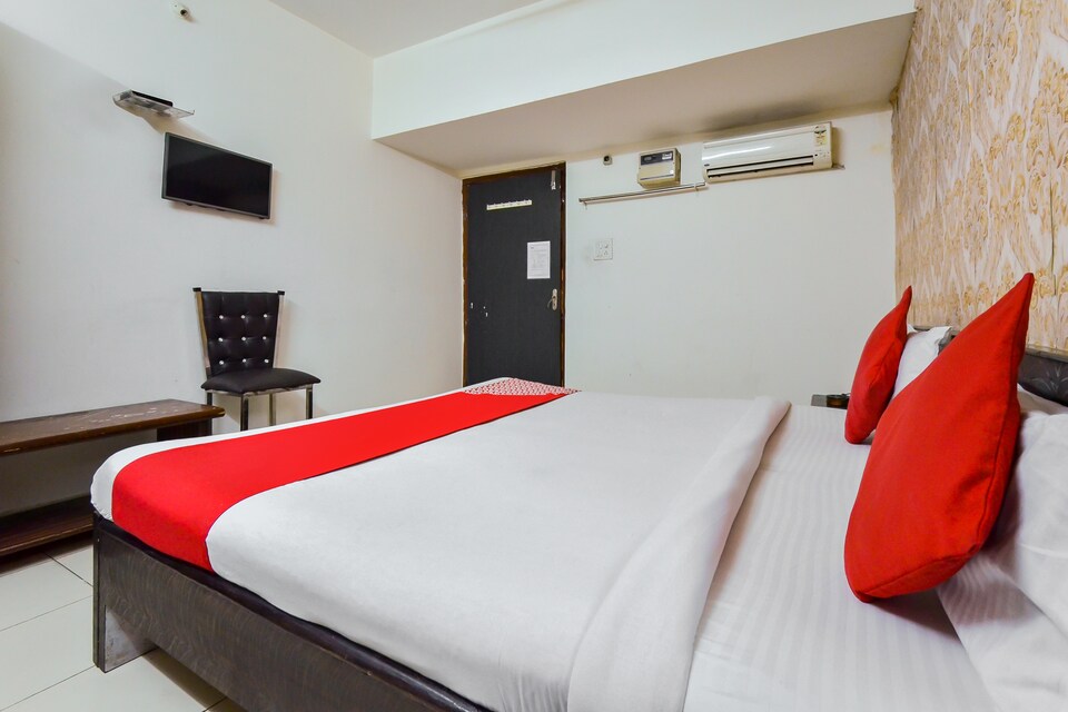 OYO 15933 Hotel V Square, Lashkar, Gwalior