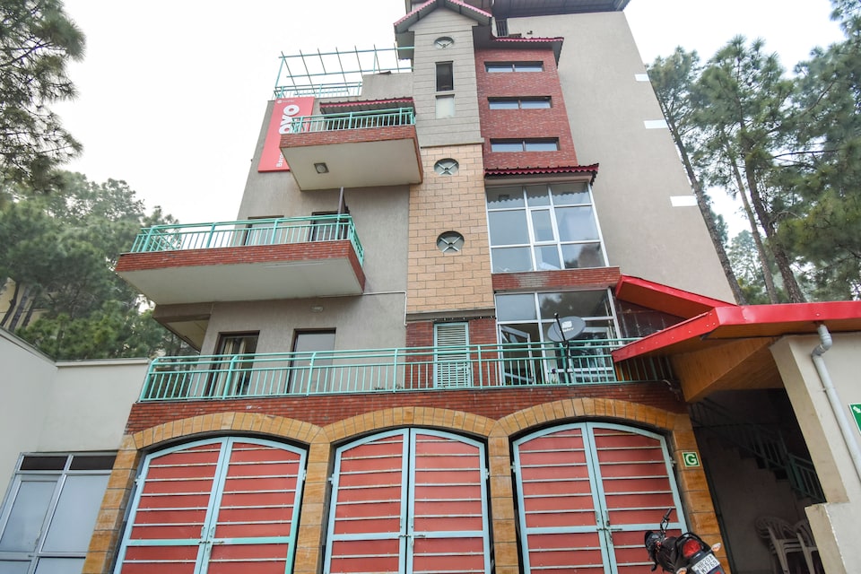 OYO 15946 Hotel Barog Villa, Dharampur Kasauli, Kasauli