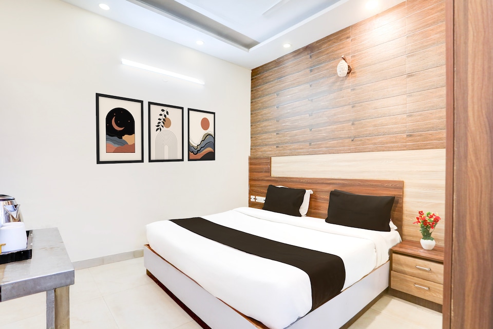 Hotel O by OYO Chandigarh Highway Near Prabhat Road, Zirakpur, Zirakpur
