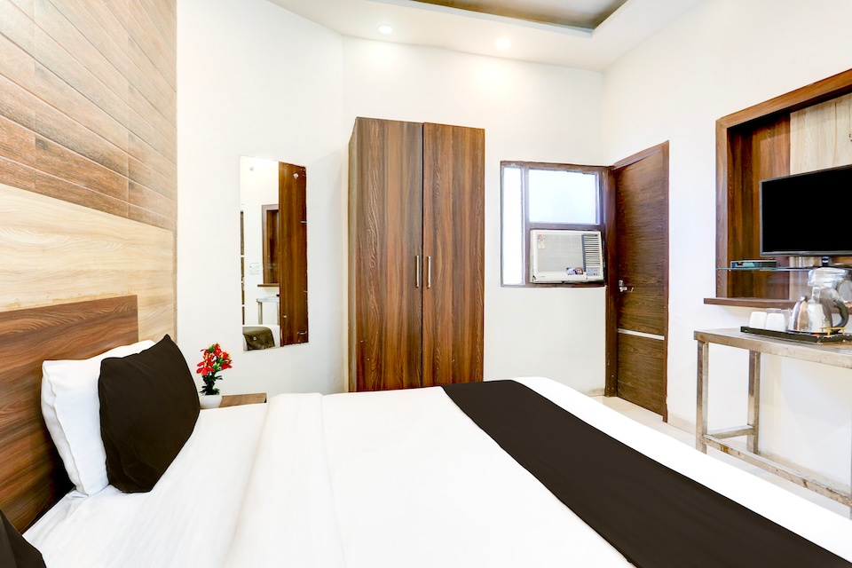 Hotel O by OYO Chandigarh Highway Near Prabhat Road, Zirakpur, Zirakpur