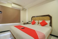 OYO Hotel Srees