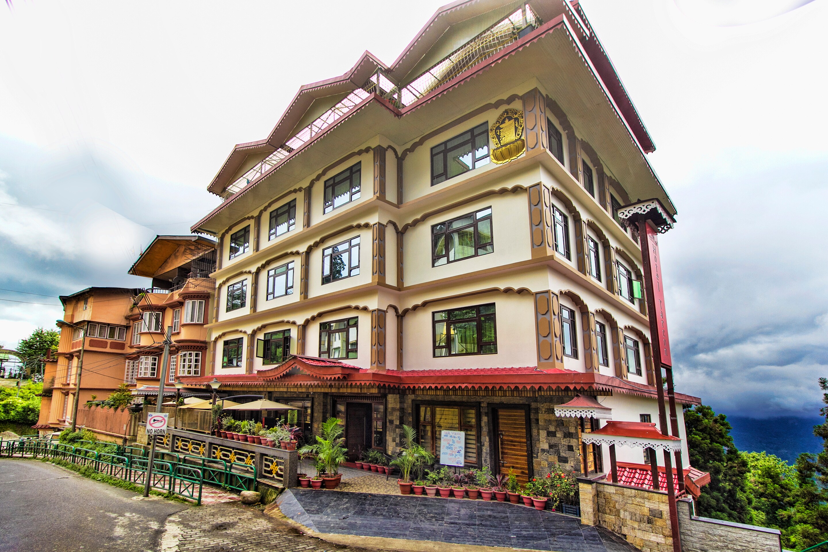 OYO 15952 Hotel Tarcon  Premium Gangtok  Book    2413 OYO